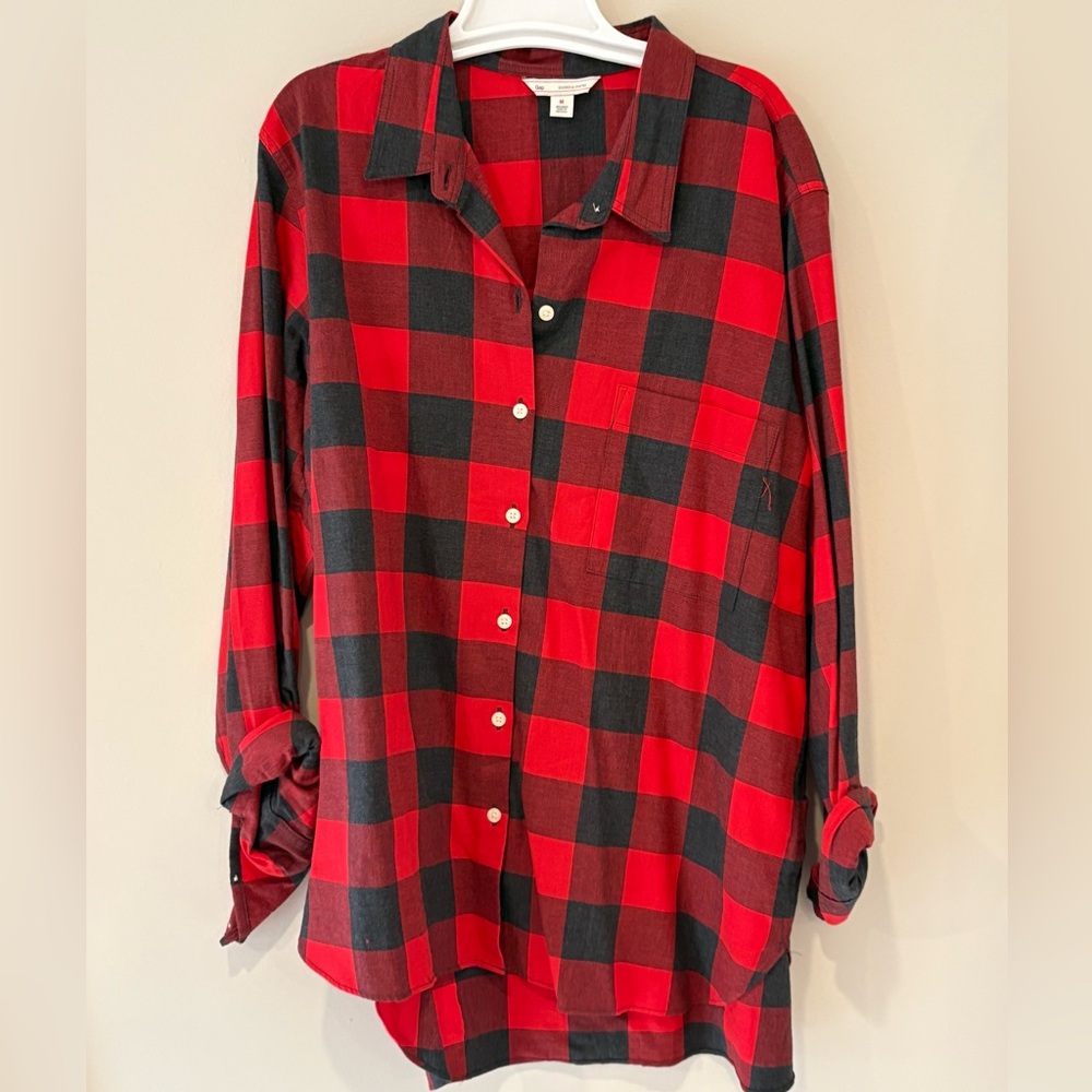 GAP Women's Red and Black Plaid Button-Down Shirt
